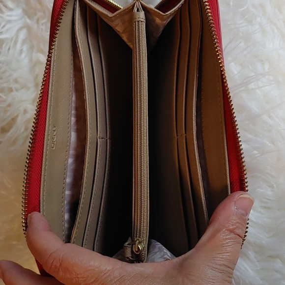 💚LARGE DKNY LEATHER WALLET - Picture 7 of 14